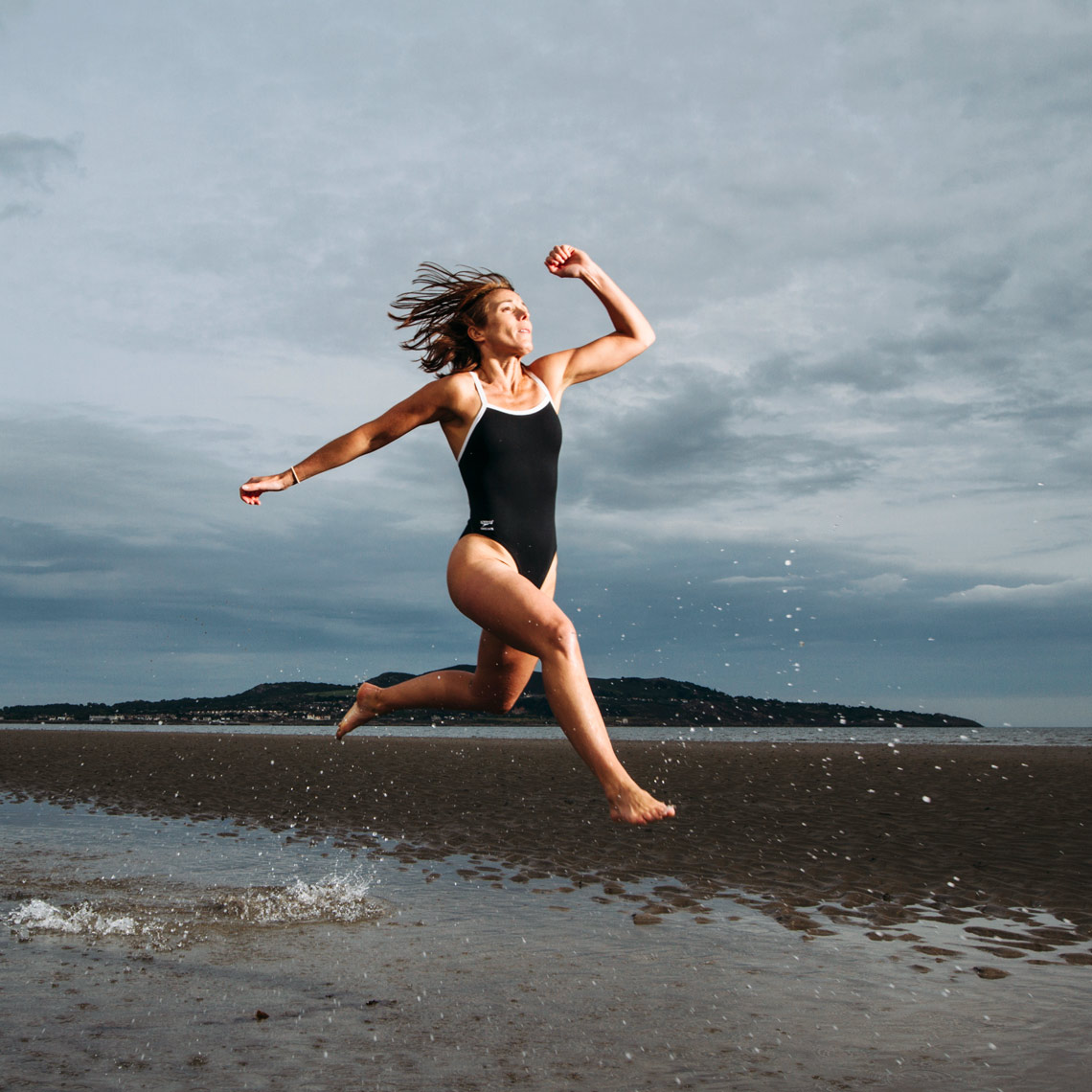  athlete portraits: runner sprints on beach 