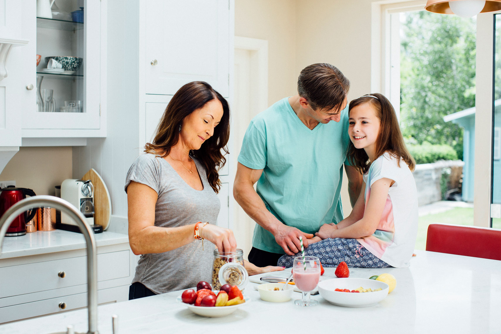 location portrait photography: lifestyle image of family in kitchen