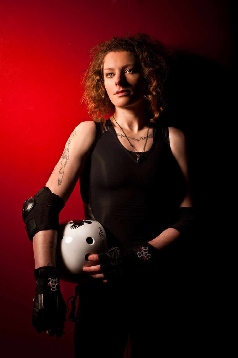 sports action photography: roller derby sportwomen